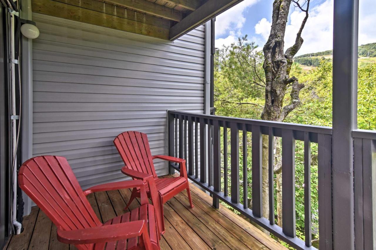 Beech Mountain Condo With Balcony, Walk To Resort! Exterior photo